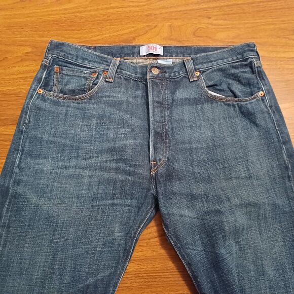 Levis 501 Jeans Mens 36 X 34 Blue Medium Wash Button Fly - Picture 7 of 7